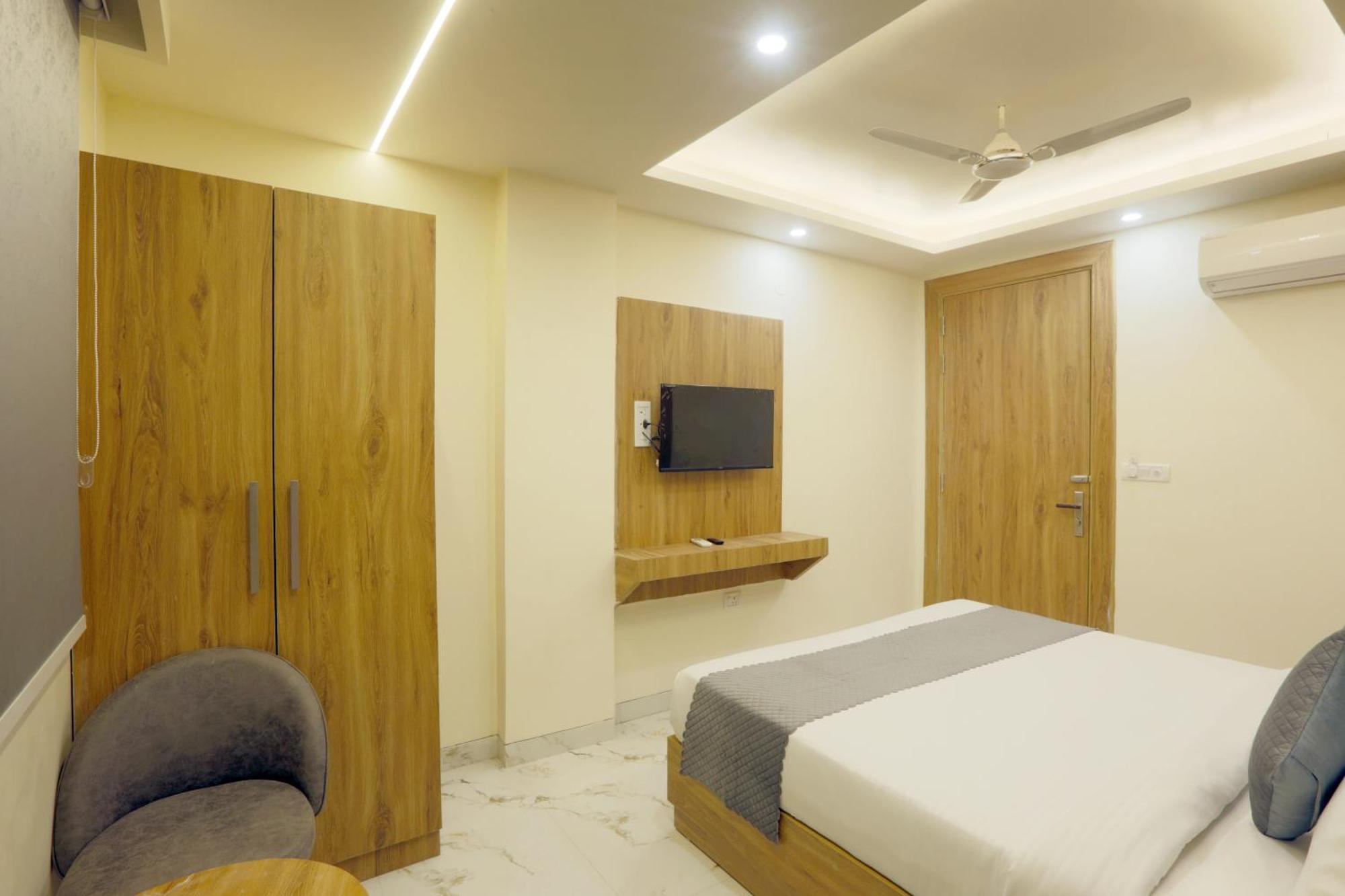 Hotel Luxe Manor Near Delhi Airport ニューデリー エクステリア 写真