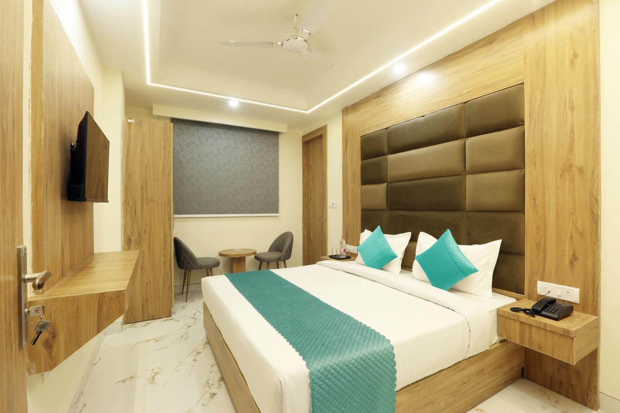 Hotel Luxe Manor Near Delhi Airport ニューデリー エクステリア 写真