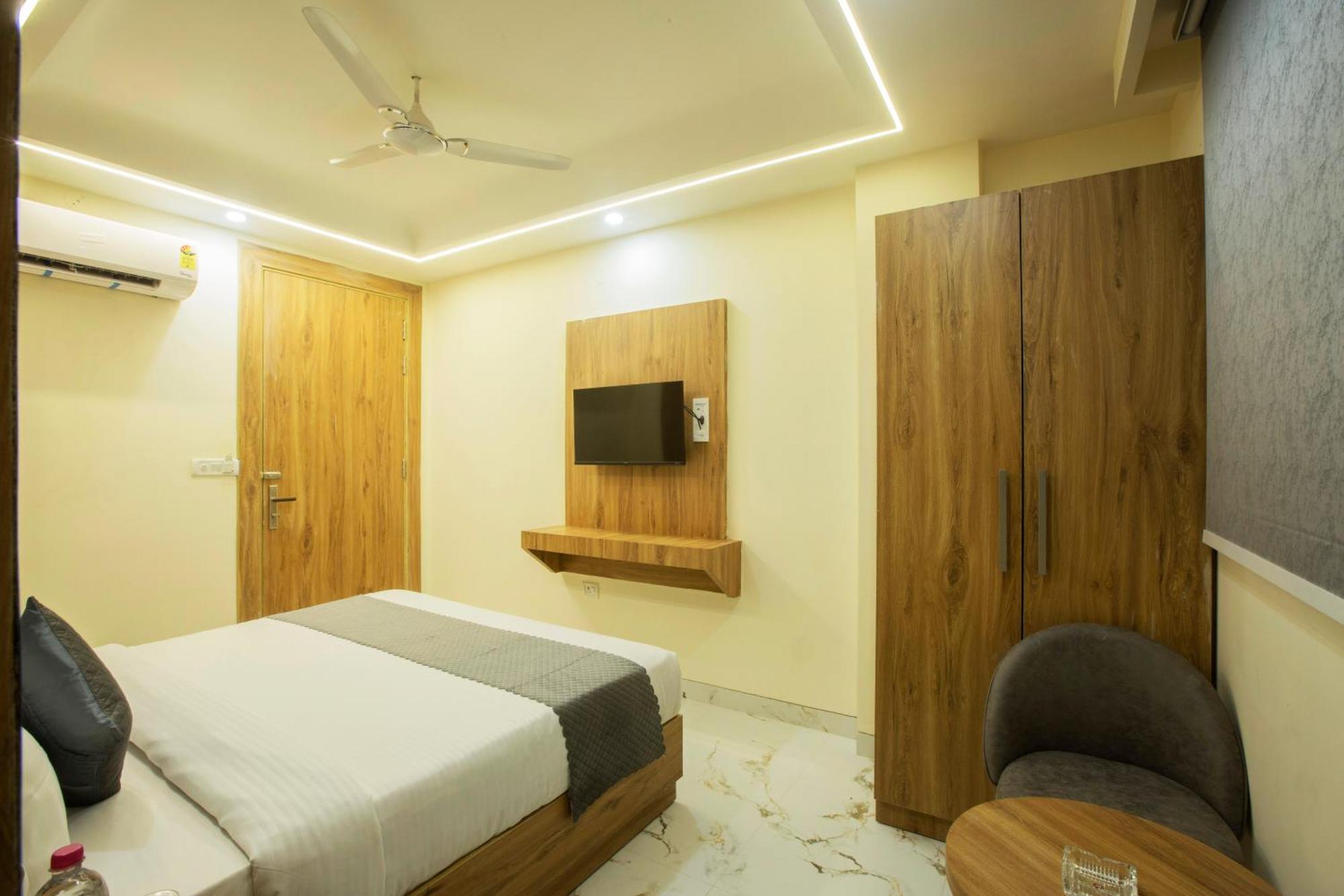 Hotel Luxe Manor Near Delhi Airport ニューデリー エクステリア 写真