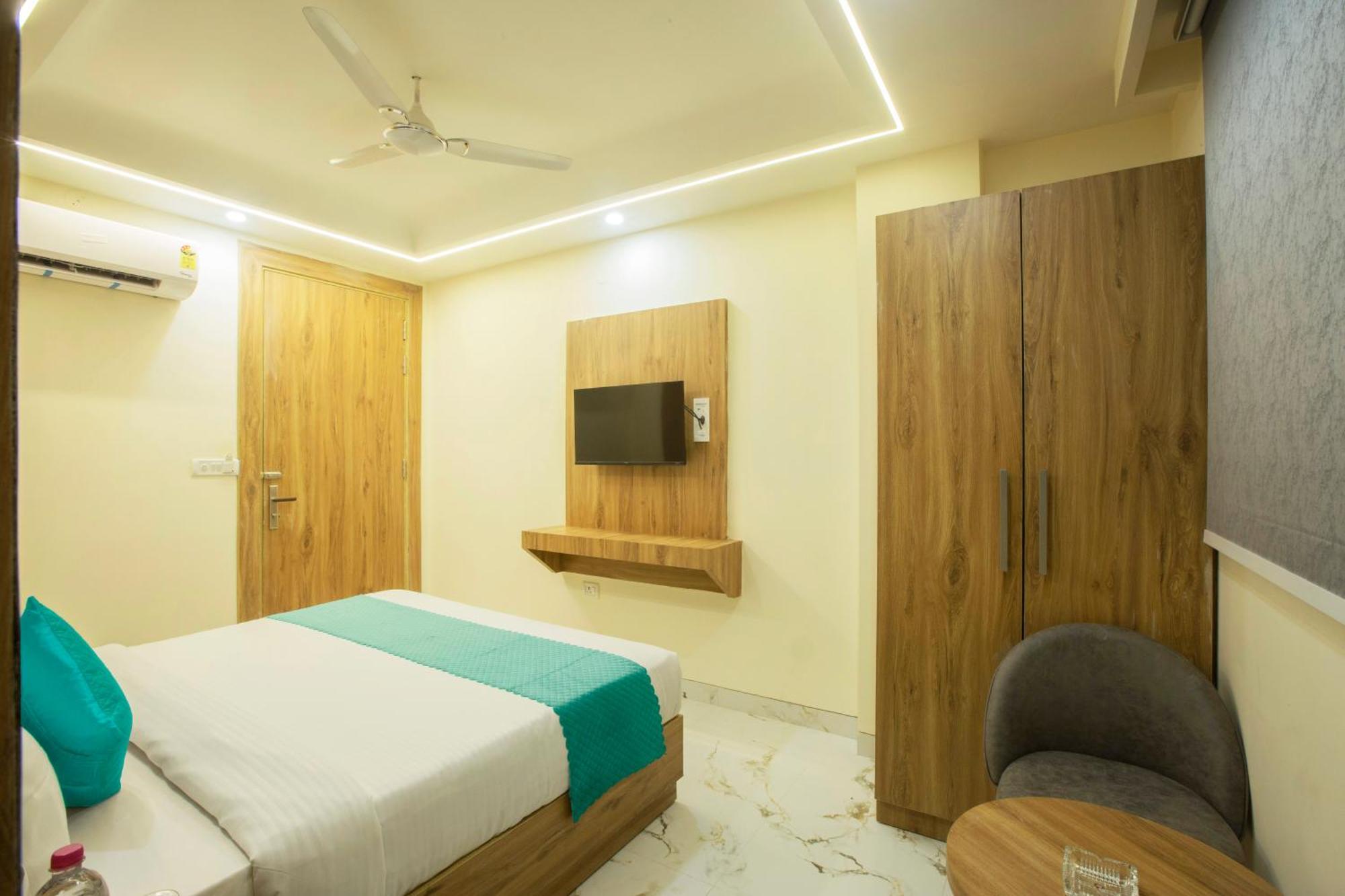 Hotel Luxe Manor Near Delhi Airport ニューデリー エクステリア 写真