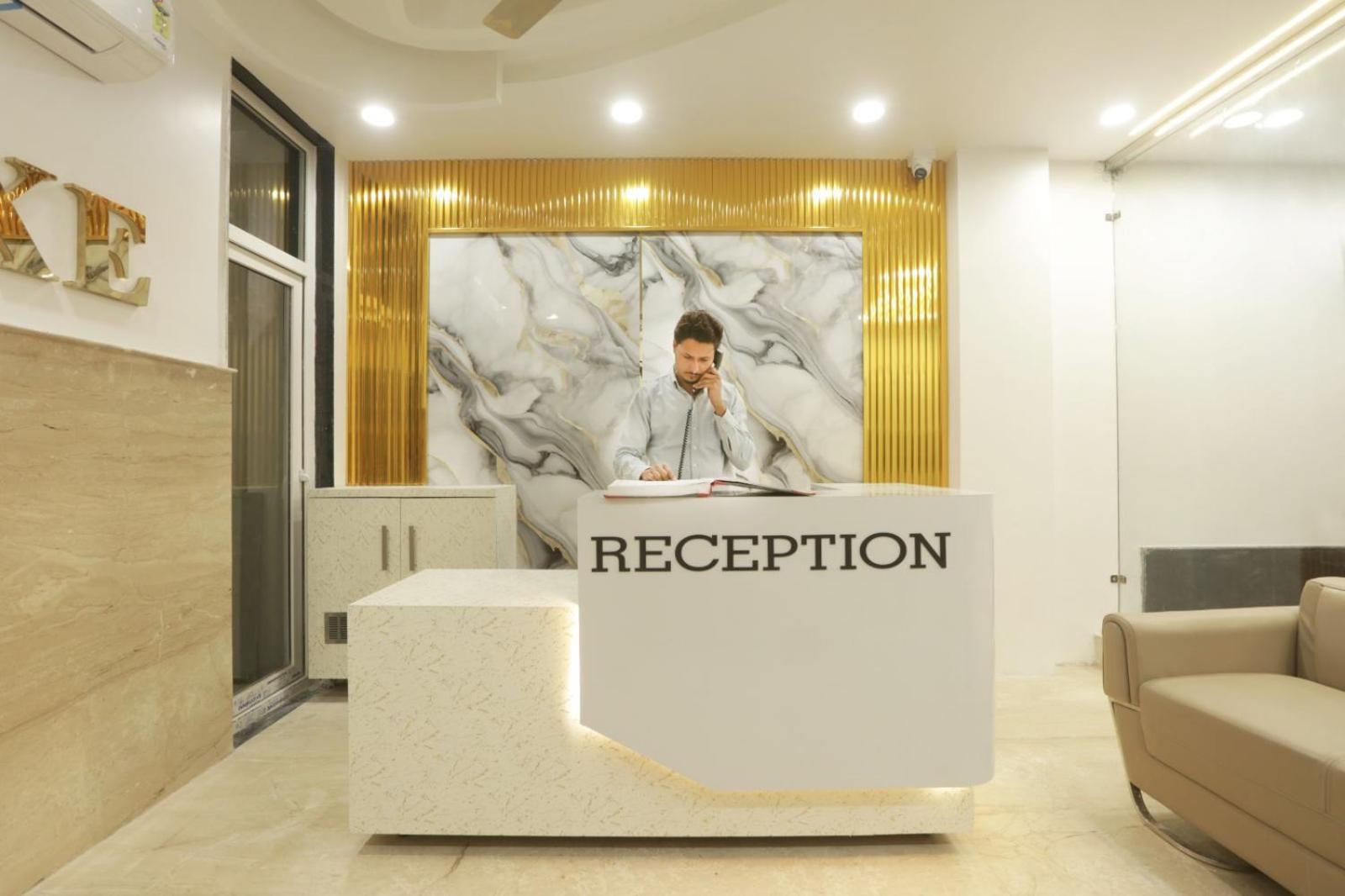 Hotel Luxe Manor Near Delhi Airport ニューデリー エクステリア 写真