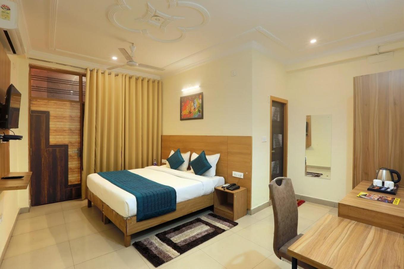 Hotel Luxe Manor Near Delhi Airport ニューデリー エクステリア 写真