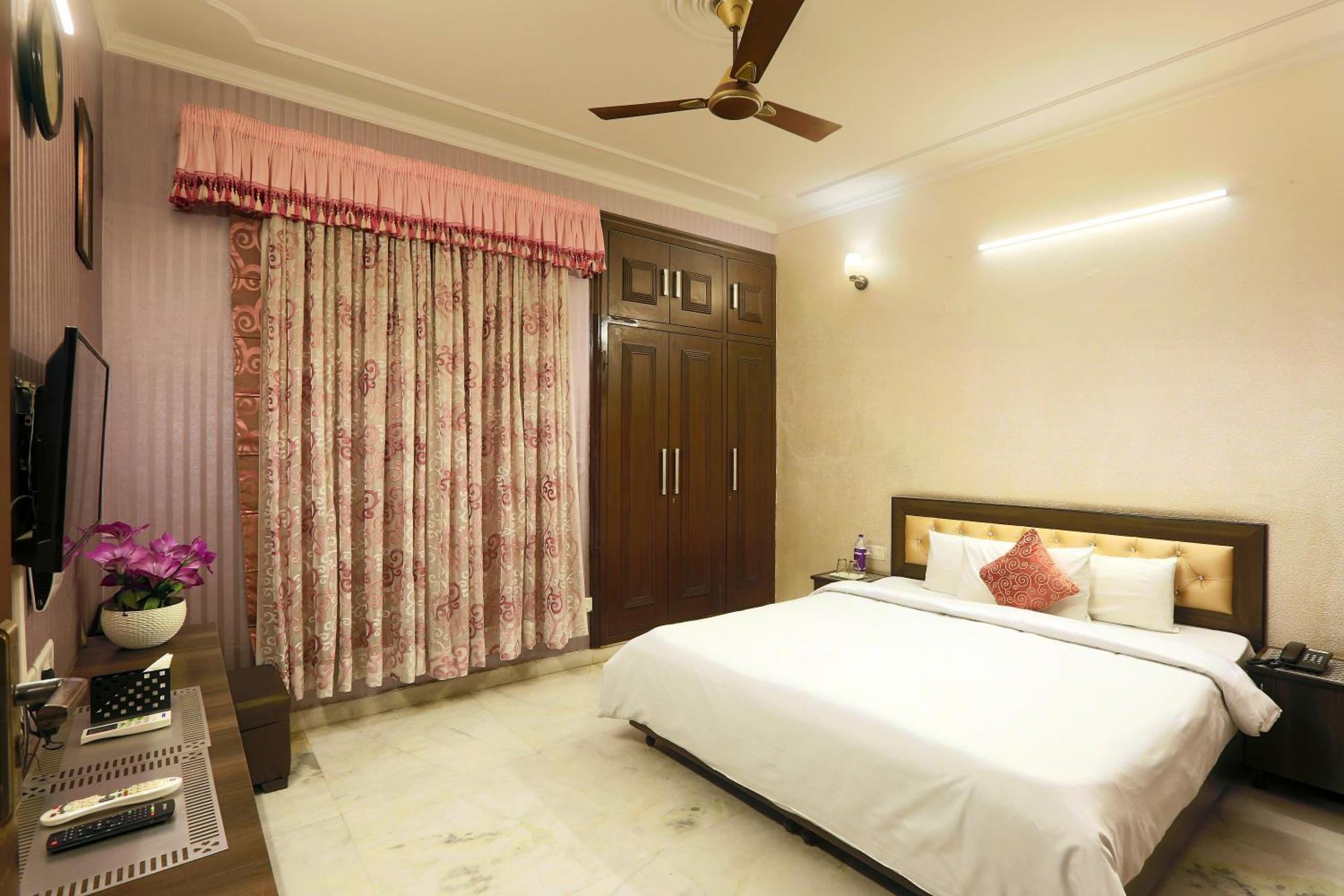 Hotel Luxe Manor Near Delhi Airport ニューデリー エクステリア 写真