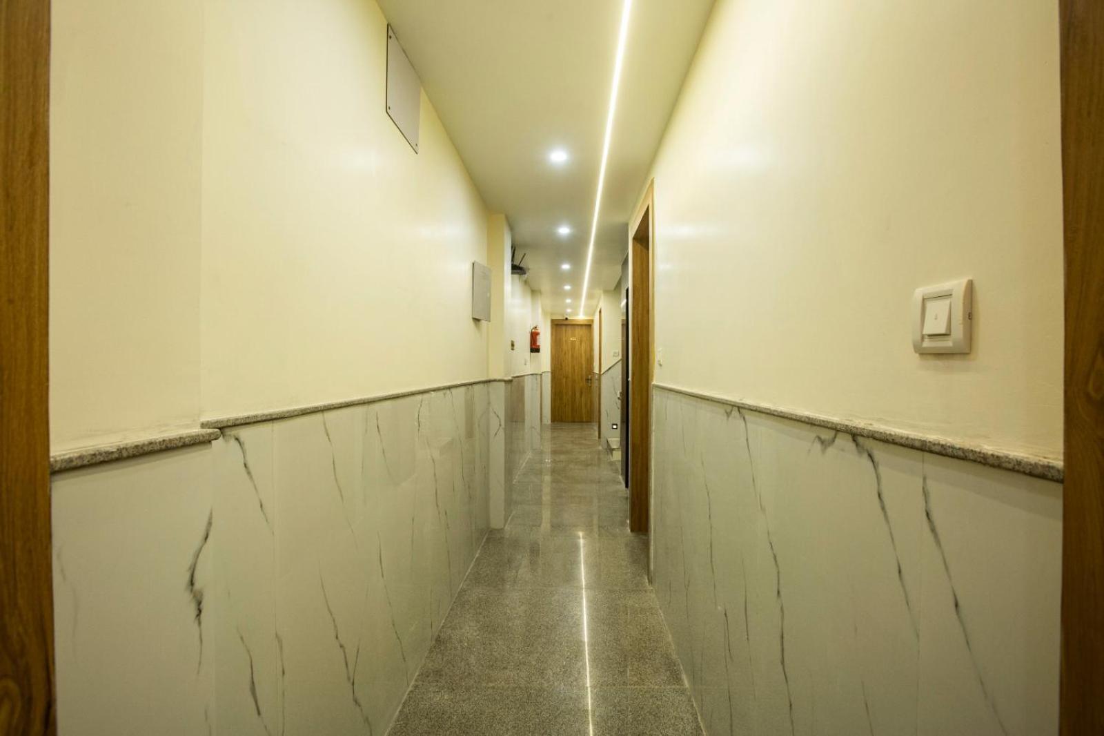 Hotel Luxe Manor Near Delhi Airport ニューデリー エクステリア 写真